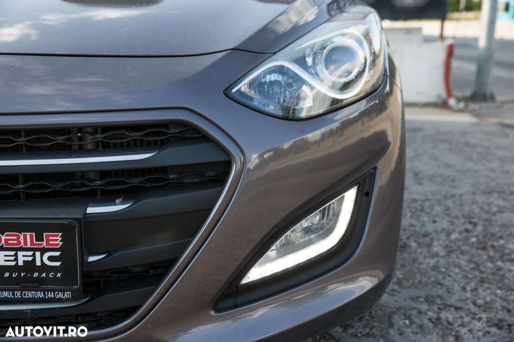 Hyundai i30 blue Kombi 1.6 CRDi YES! Gold - 17