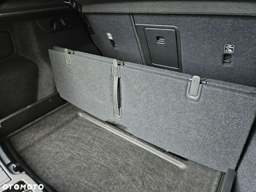 Volvo XC 40 B3 B DKG Ultra Black Edition - 17