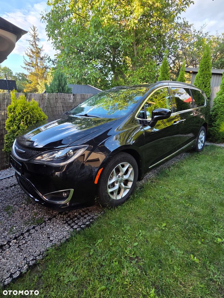Chrysler Pacifica - 3