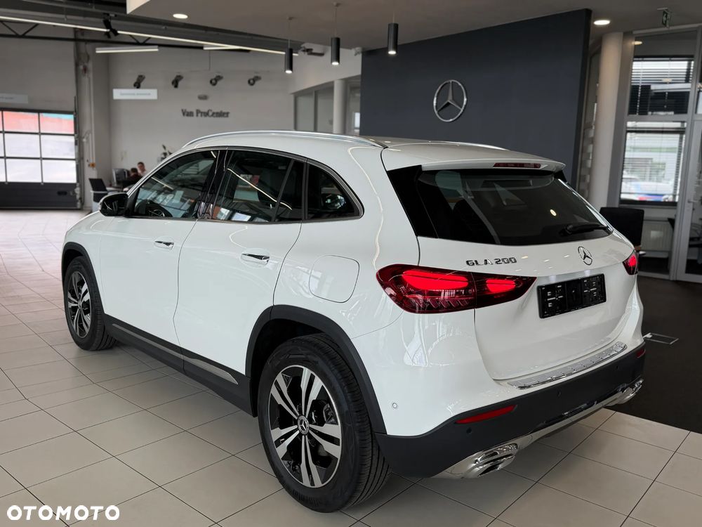 Mercedes-Benz GLA 200 Progressive - 4