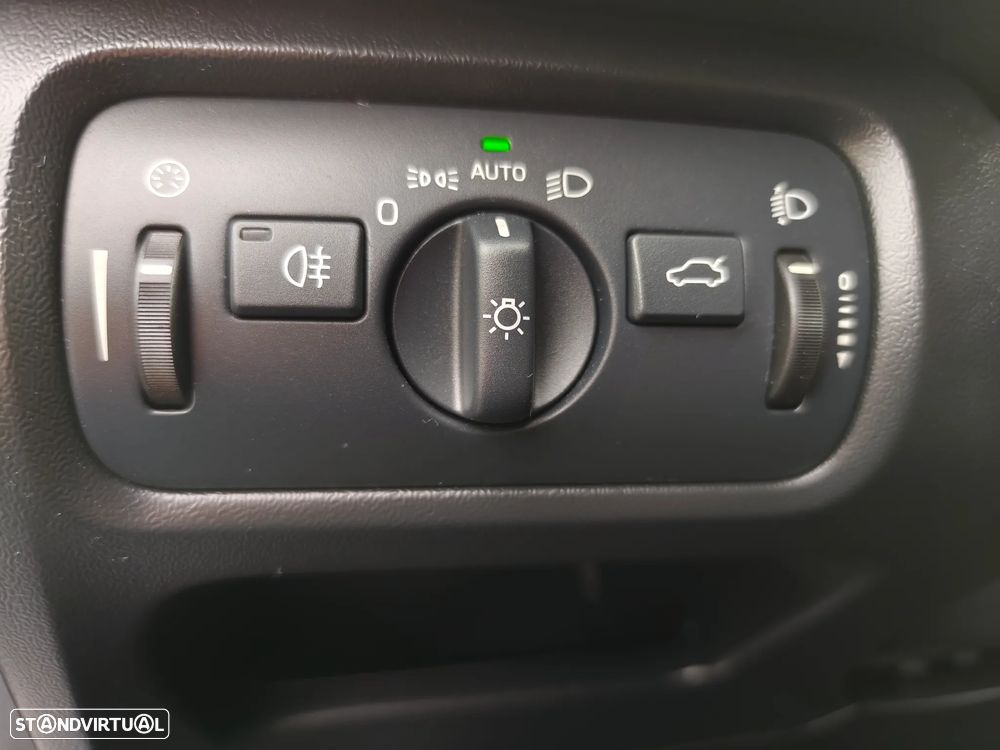 Volvo V40 D2 Momentum - 13