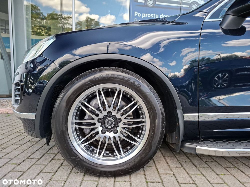 Volkswagen Touareg - 11