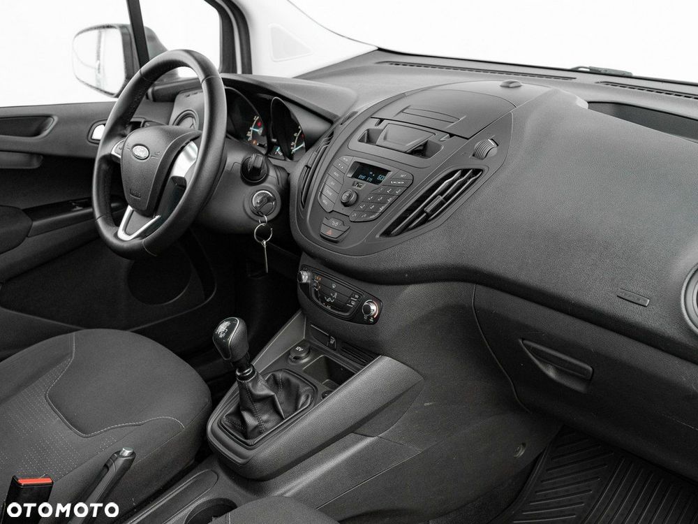 Ford Transit Courier - 25