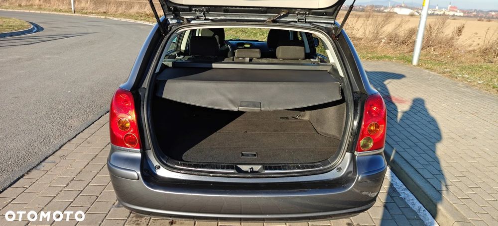 Toyota Avensis 2.0 D-4D Combi - 21