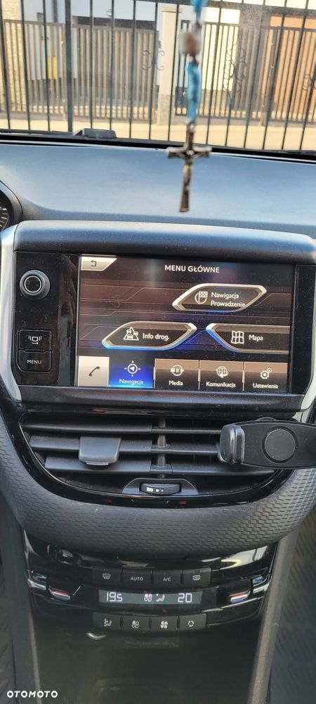 Peugeot 2008 2014 photo 2