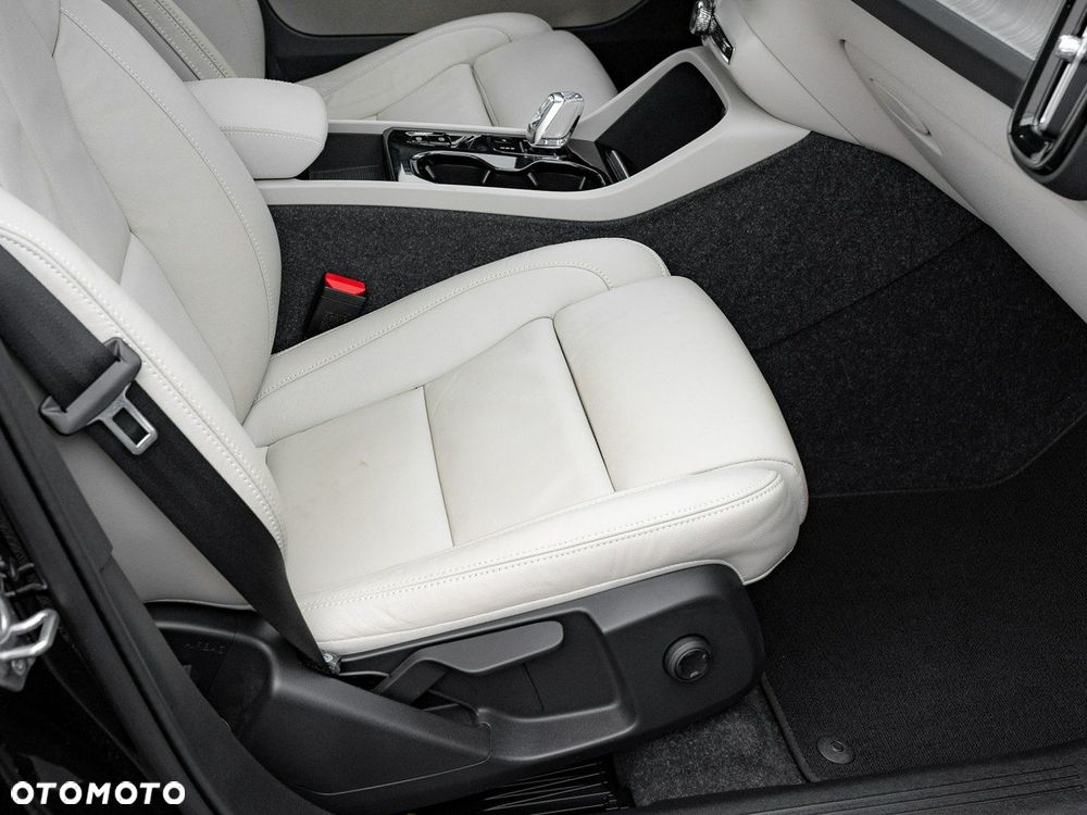 Volvo XC 40 - 33