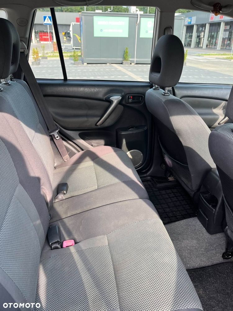Toyota RAV4 - 4