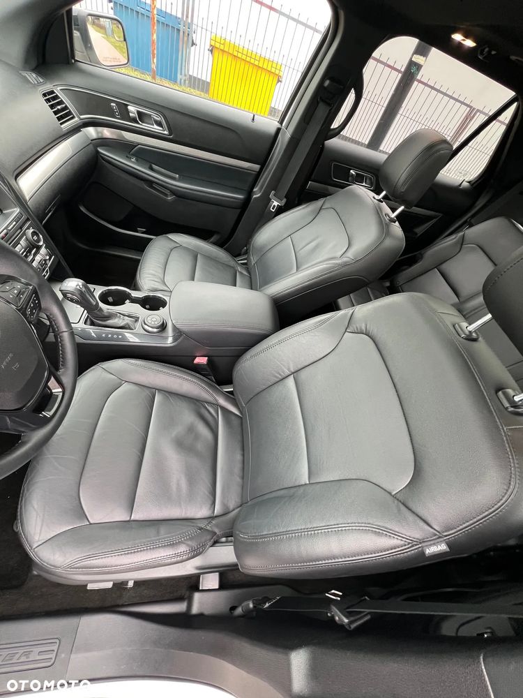 Ford Explorer EcoBoost Plug-in Hybrid ST-LINE - 17