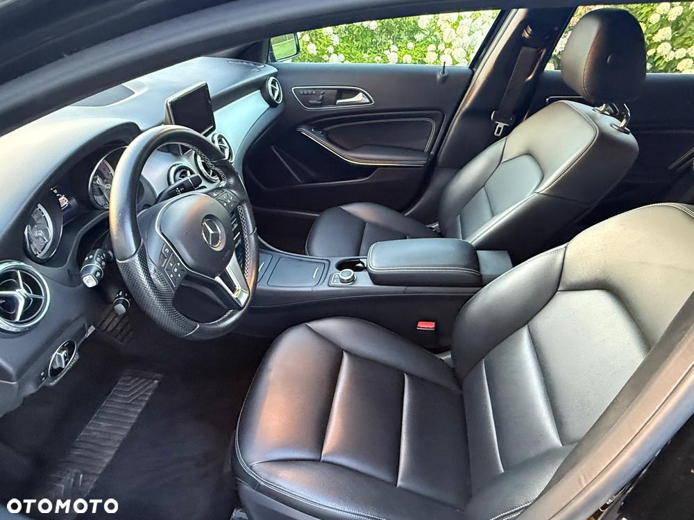 Mercedes-Benz GLA 250 4Matic 7G-DCT AMG Line - 3