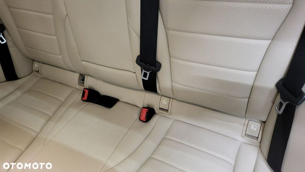 Mercedes-Benz Klasa C 200 4MATIC 9G-TRONIC - 23