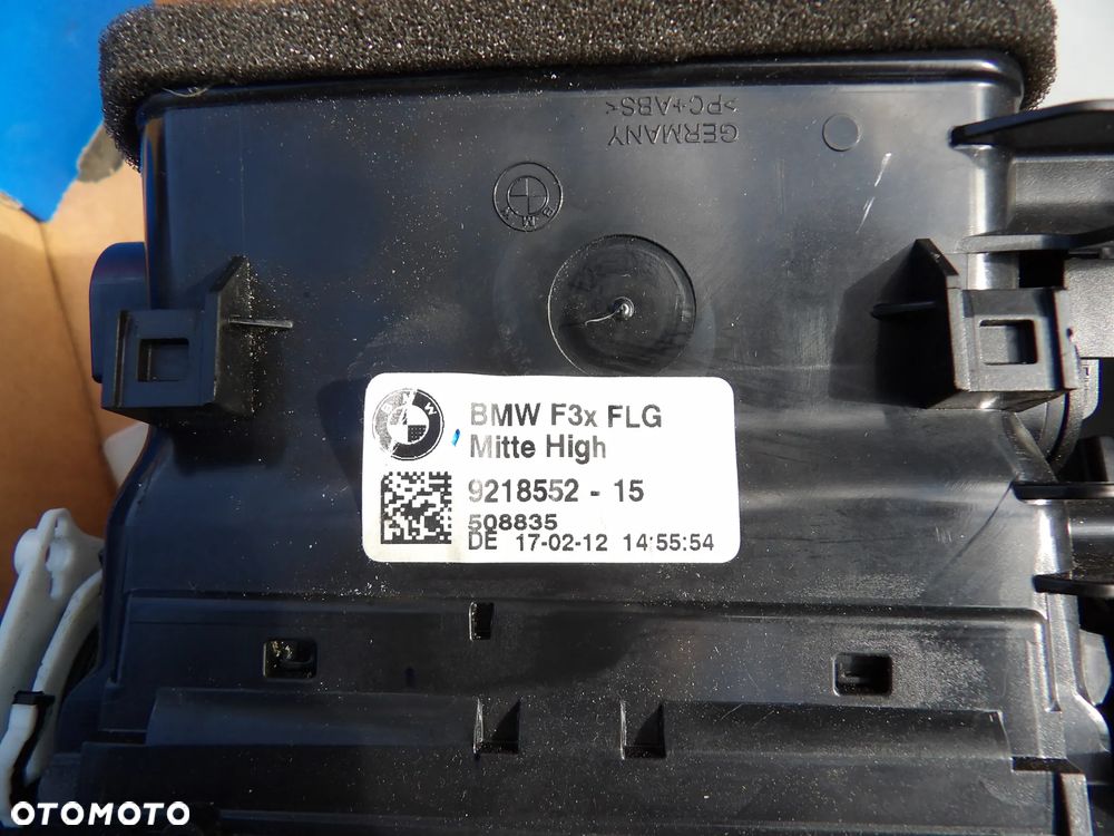 BMW - F30,F31,F32 - KRATKA NAWIEWU ŚRODKOWA - 9218552 - 1