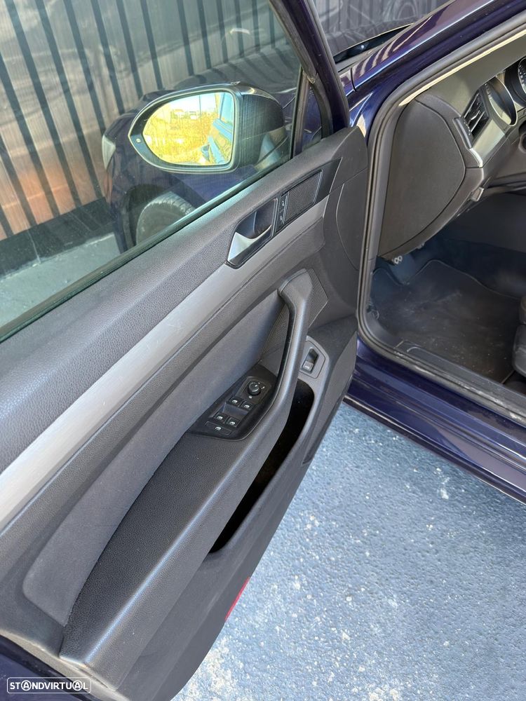 VW Passat Variant - 25