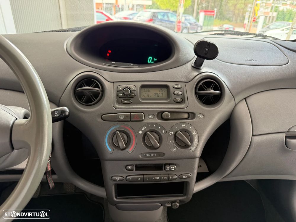 Toyota Yaris 1.0 Sol ABS+CD - 9