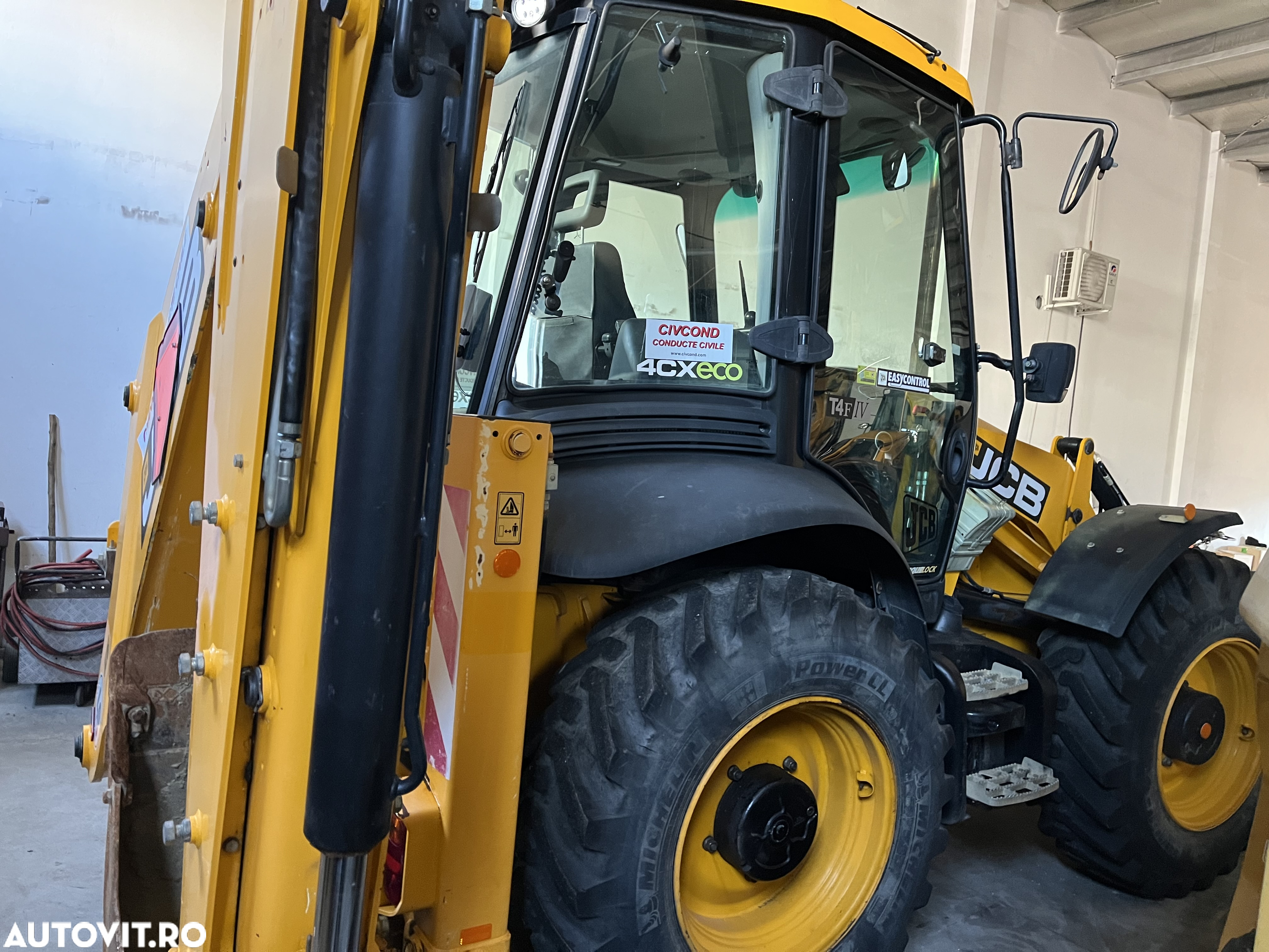 JCB 4CX - 7
