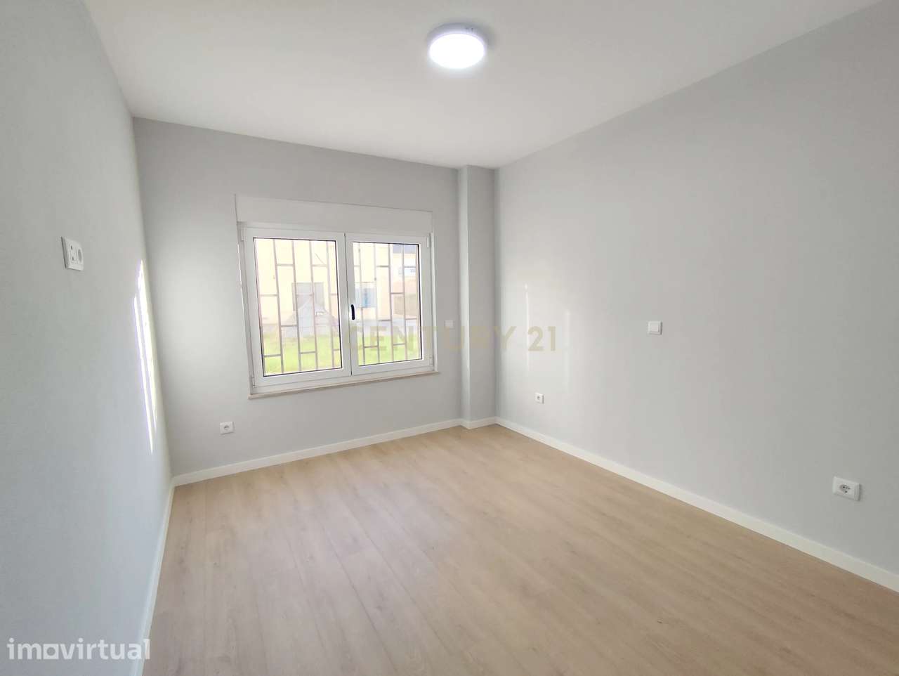 Prédio com 3 apartamentos novos e garagem - Grande imagem: 4/41
