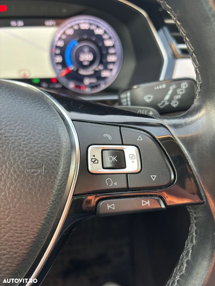 Volkswagen Passat Variant 2.0 TDI DSG 4Motion Highline - 23