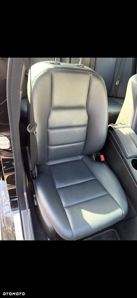 Mercedes-Benz Klasa C 300 7G-TRONIC Special Edition - 17