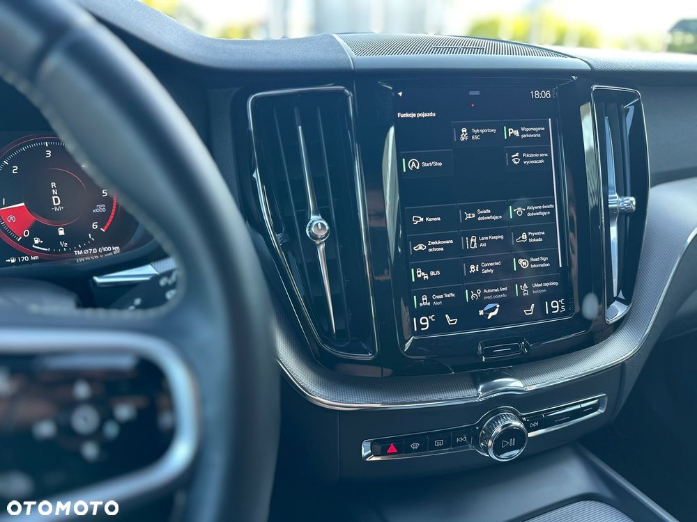 Volvo XC 60 B4 D AWD R-Design - 28