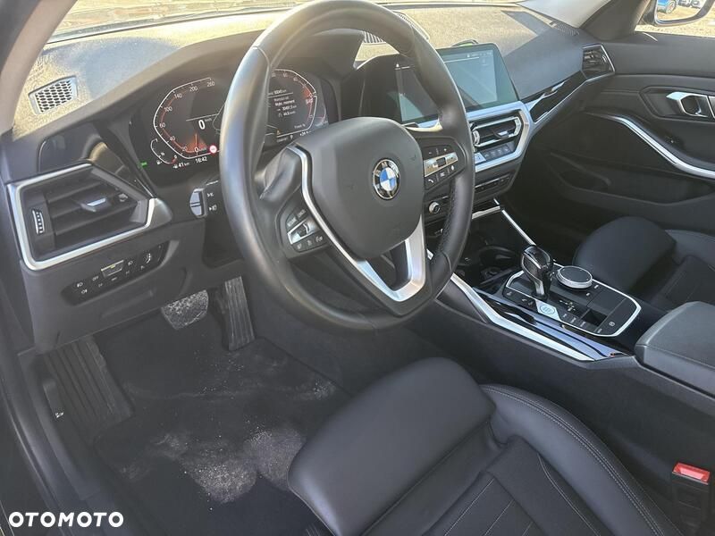 BMW Seria 3 320i Sport Line - 10