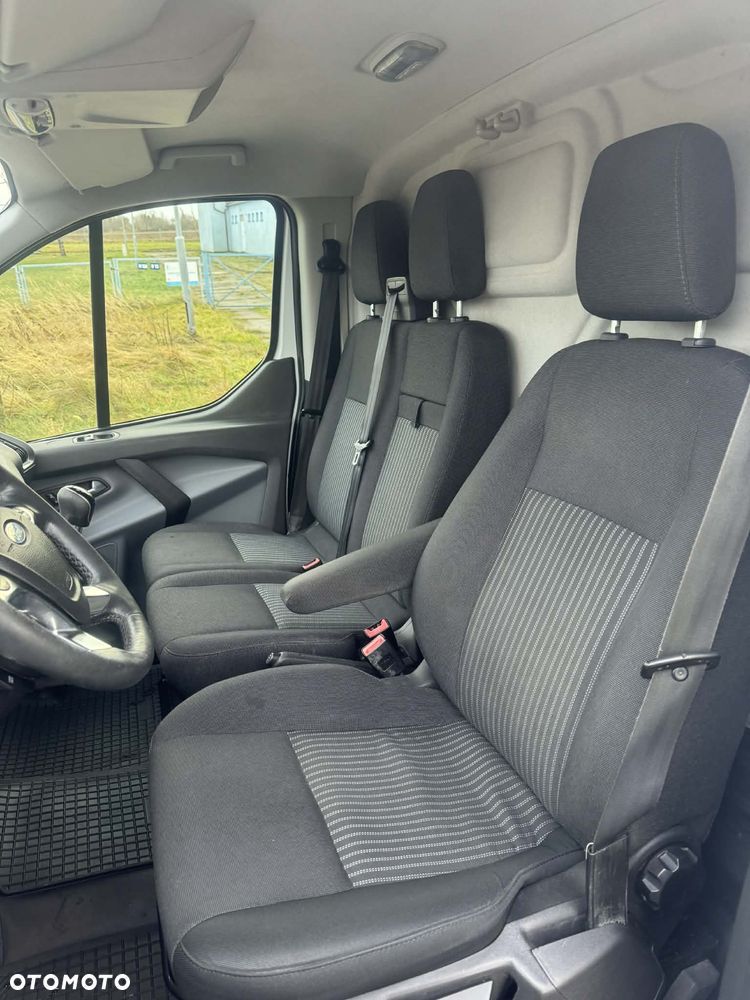 Ford TRANSIT CUSTOM - 13