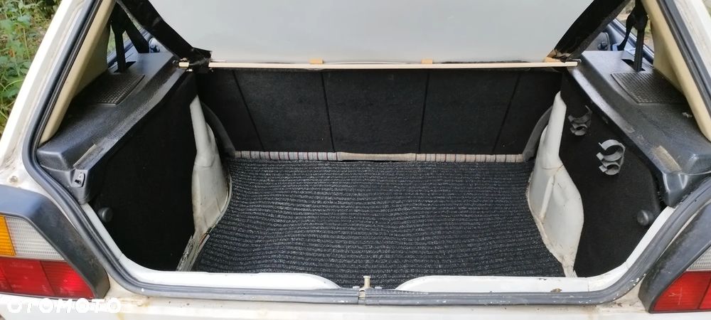 Volkswagen Golf 1.6 GL - 9