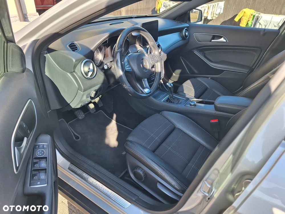Mercedes-Benz GLA 200 d - 14