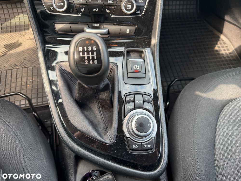 BMW Seria 2 218d - 21