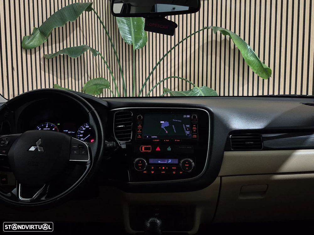 Mitsubishi Outlander 2.2 DI-D Instyle Navi - 24