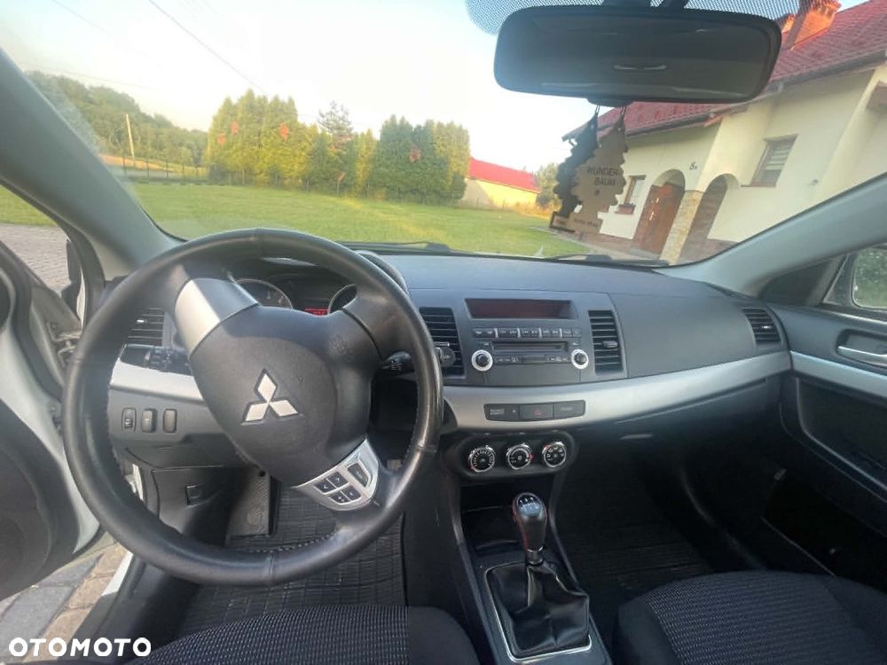 Mitsubishi Lancer 1.6 Invite - 8