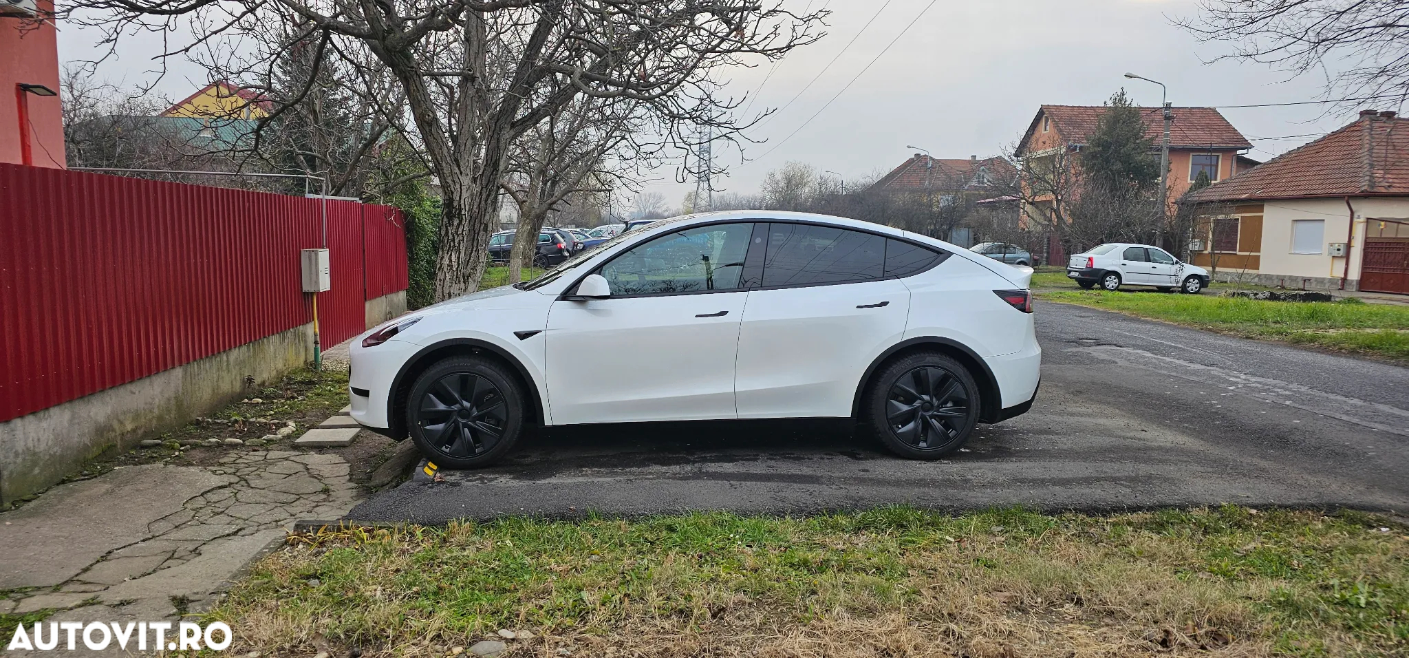 Tesla Model Y - 16