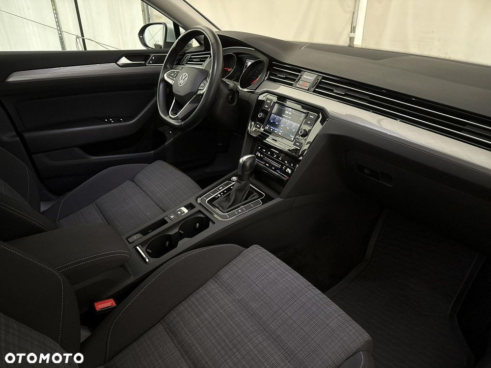 Volkswagen Passat - 22