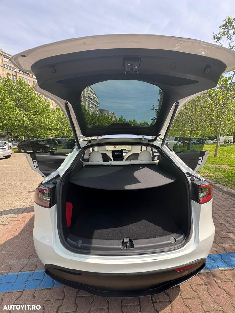Tesla Model Y - 13