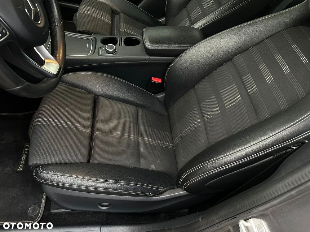 Mercedes-Benz GLA 200 7G-DCT - 19
