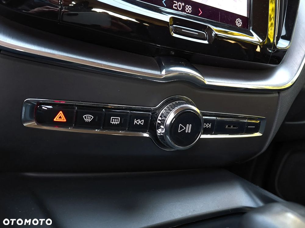 Volvo XC 60 B4 D AWD Geartronic Momentum - 27