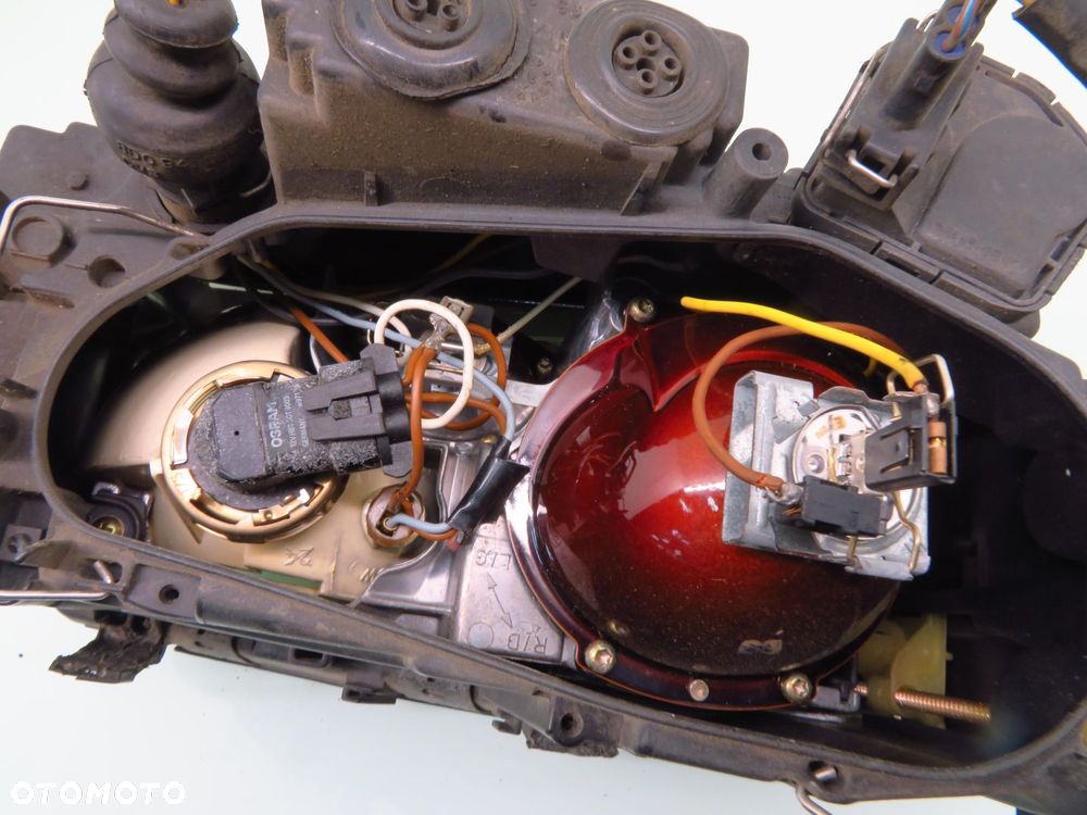 LAMPA LEWA PRZEDNIA AUDI A8 D2 - 2