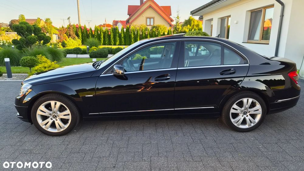 Mercedes-Benz Klasa C 180 CGI Automatik BlueEFFICIENCY Avantgarde - 28