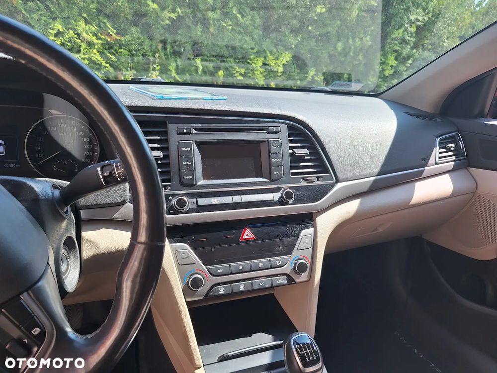 Hyundai Elantra 1.6 Style - 9