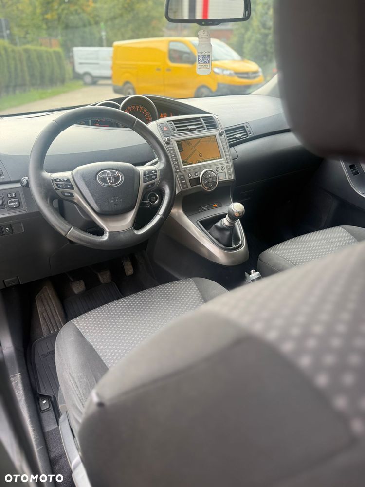 Toyota Verso 2.2 D-CAT Sol Plus NAVI 7os - 17