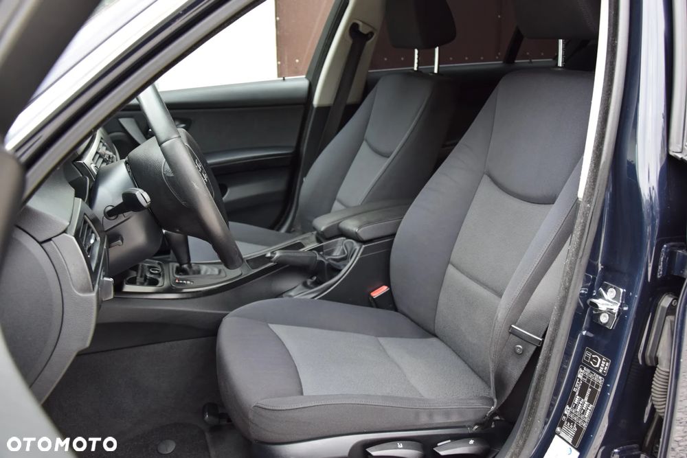 BMW Seria 3 325i - 22