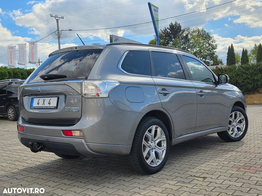 Mitsubishi Outlander 2.0 4WD Plug-In Hybrid Top - 3