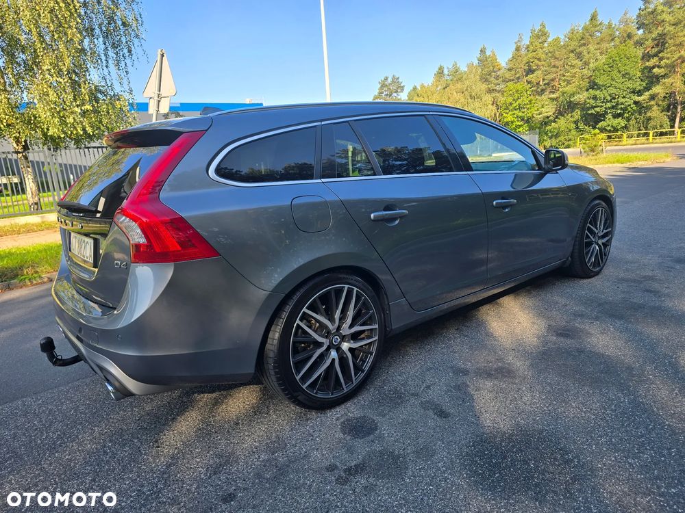 Volvo V60 D4 R-Design - 9