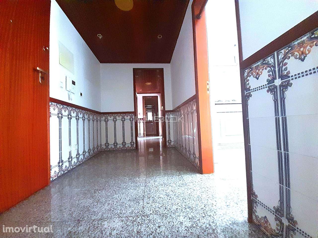 Arrendamento T2 Santa Marta do Pinhal, próximo da farmácia - Grande imagem: 3/21