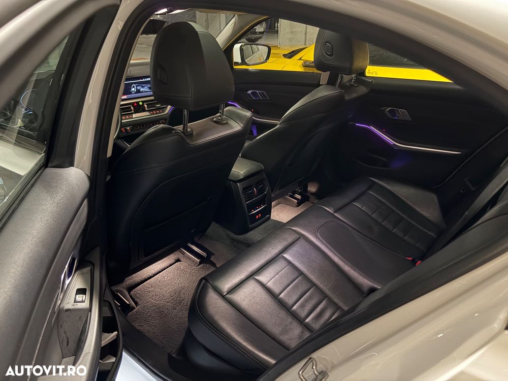 BMW Seria 3 320d xDrive AT MHEV - 12