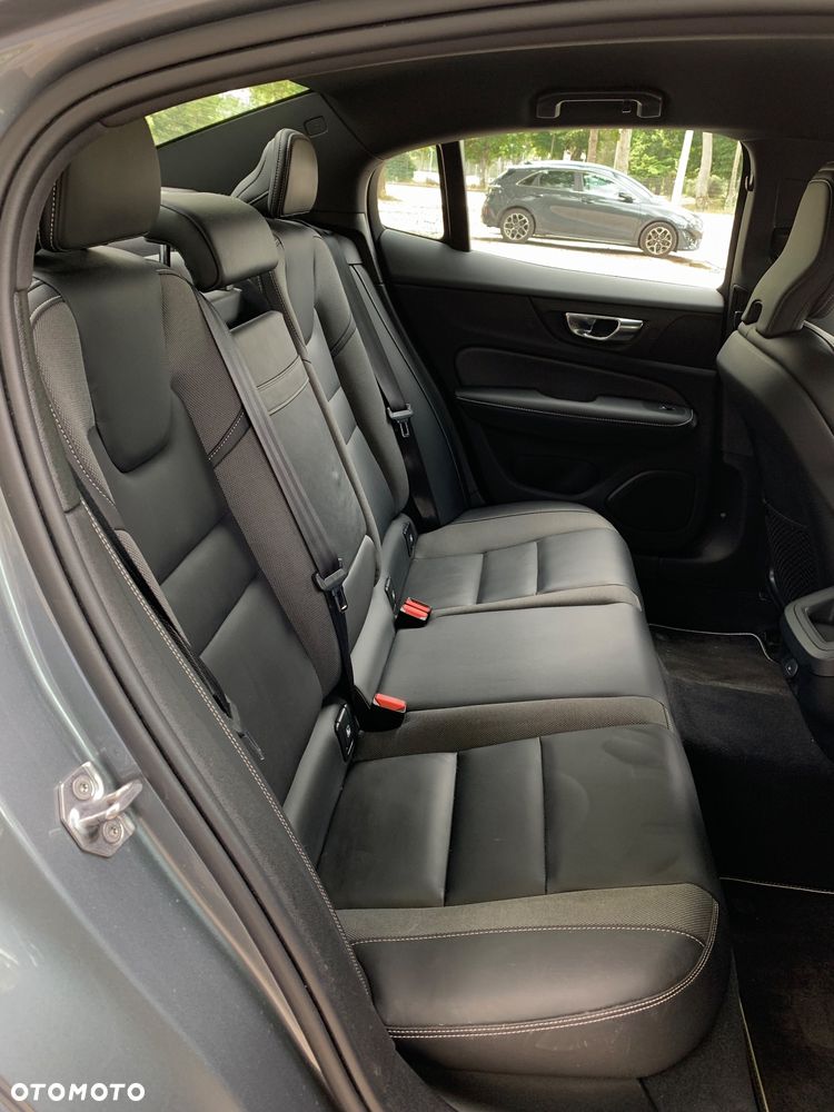 Volvo S60 B4 B R-Design - 19