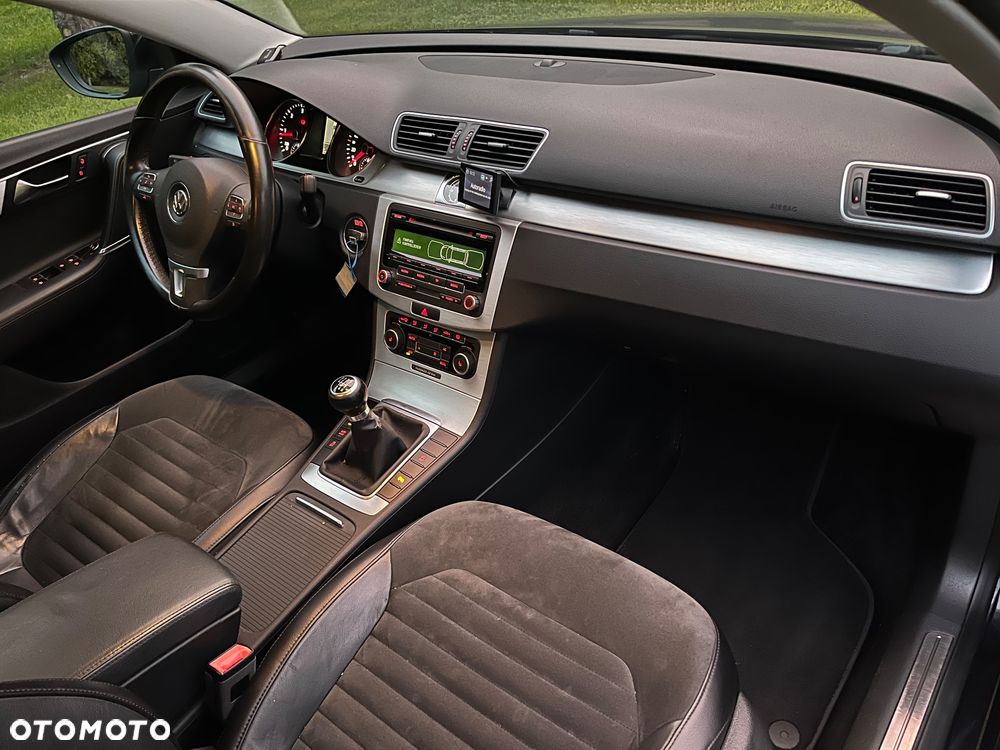 Volkswagen Passat - 19