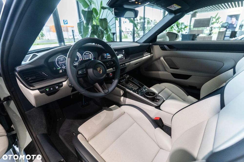 Porsche 911 Carrera 4S - 9