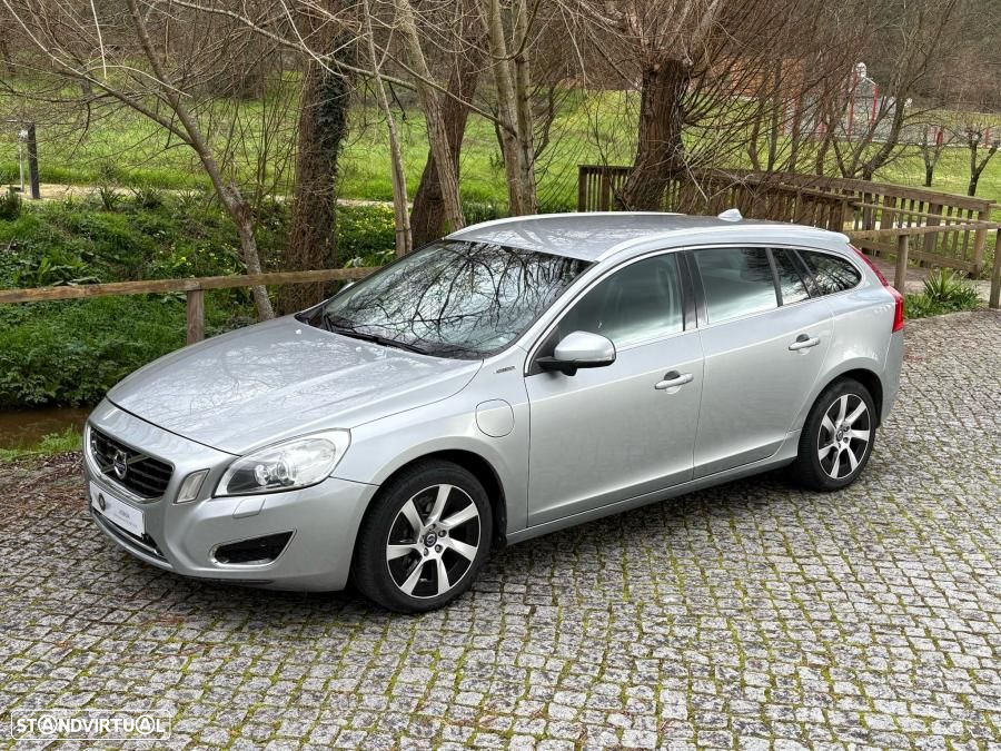 Volvo V60 2.4 D6 Summum AWD Phev - 3