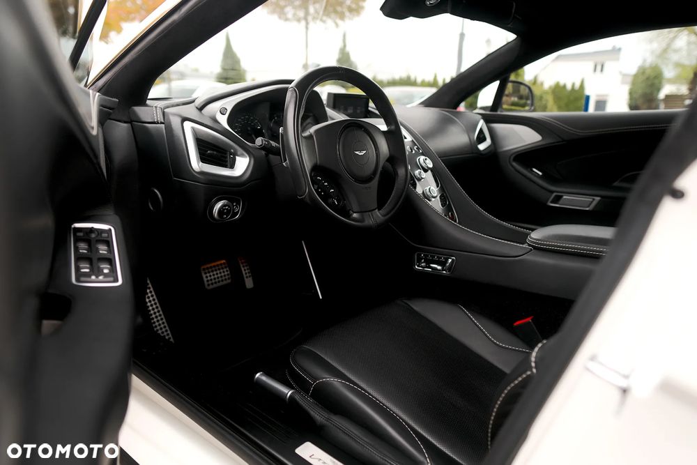 Aston Martin Vanquish - 27