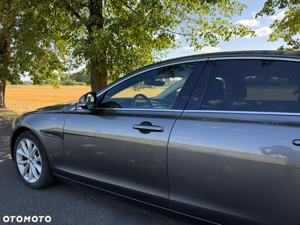 Jaguar XF 20d Prestige - 18