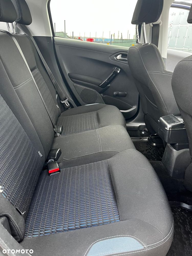 Peugeot 208 - 15
